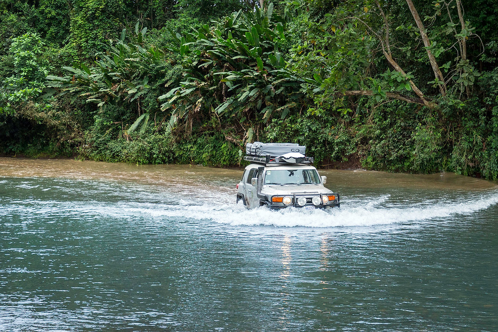 river crossing in costa rica